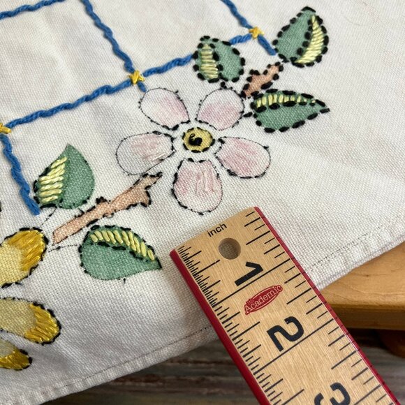 Hand Embroidered Flower Swag Table Runner Vintage Cotton w/ Fringe Ends 15x46" - Picture 3 of 9